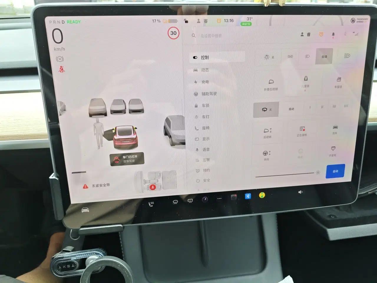 Tesla Model 3 2022 Rear-Wheel-Drive Version — миниатюра 11