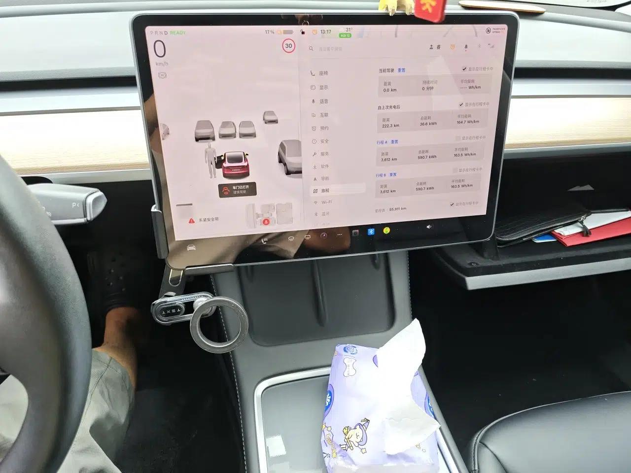 Tesla Model 3 2022 Rear-Wheel-Drive Version — миниатюра 13