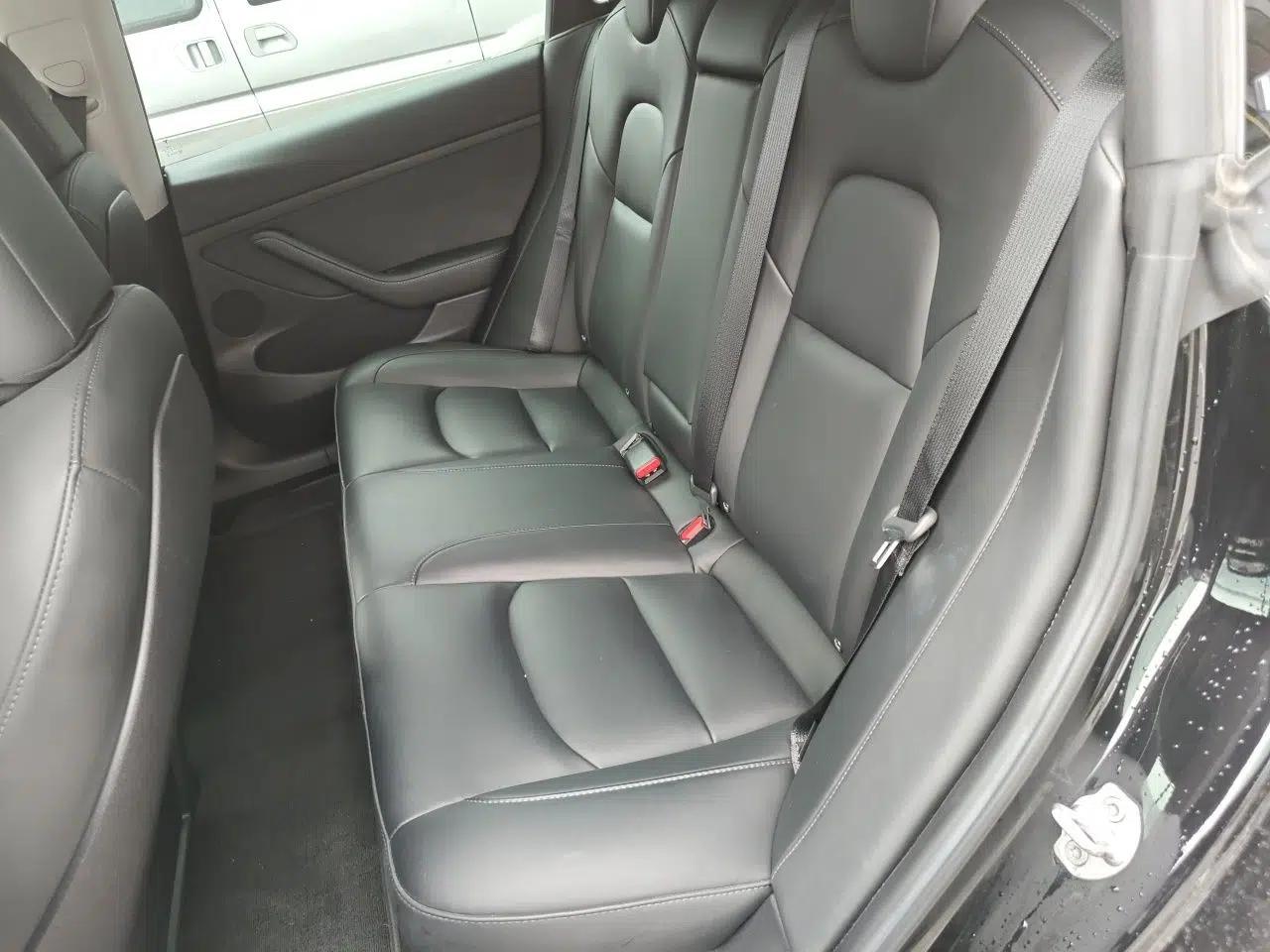 Tesla Model 3 2022 Rear-Wheel-Drive Version — миниатюра 17