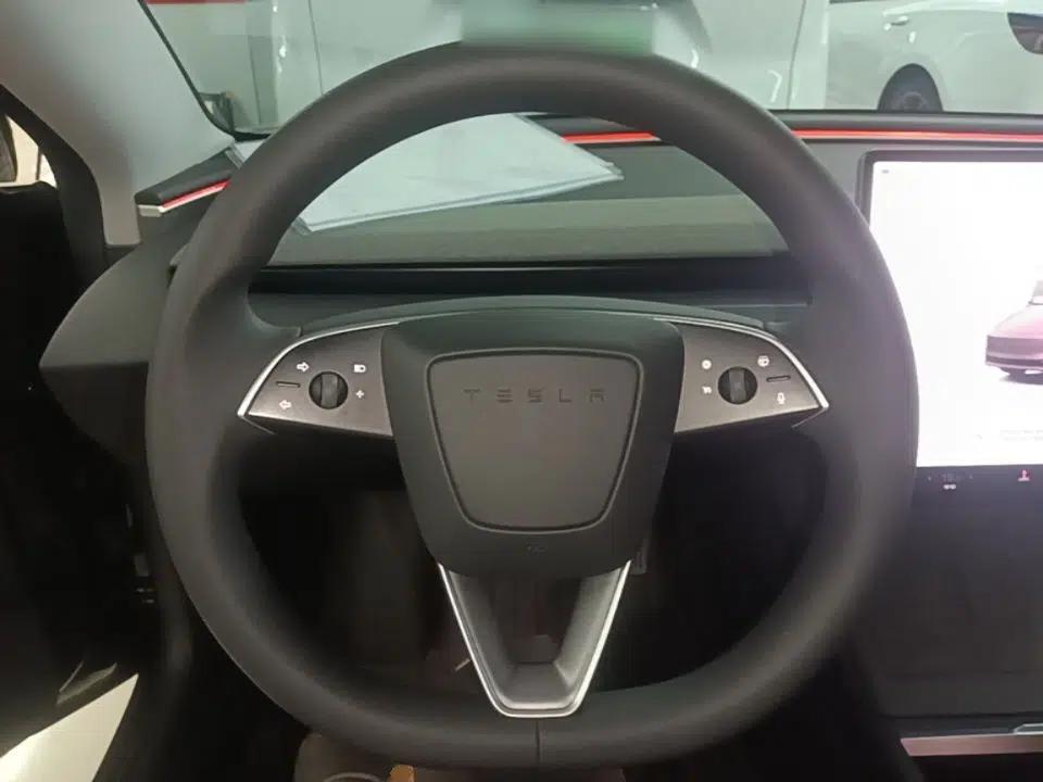 Tesla Model 3 2023 Rear-Wheel-Drive Version — миниатюра 13