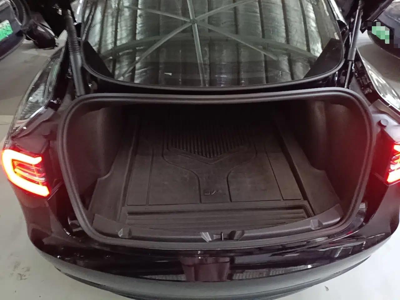 Tesla Model 3 2022 Performance High-Performance All-Wheel-Drive Version — миниатюра 27