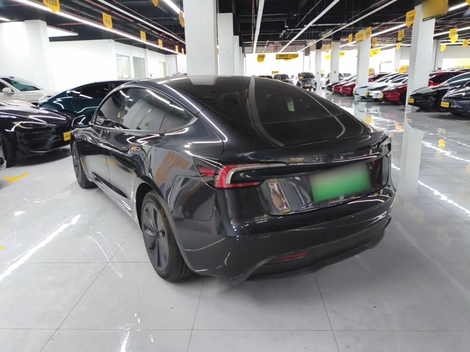 Tesla Model 3 2023 Rear-Wheel-Drive Version — миниатюра 13