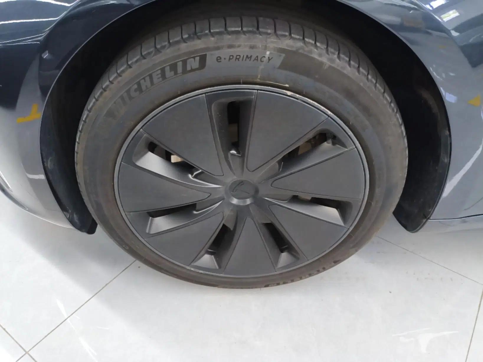 Tesla Model 3 2023 Rear-Wheel-Drive Version — миниатюра 10