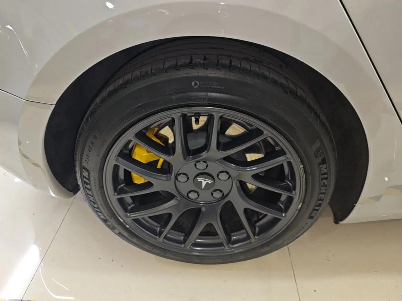 Tesla Model 3 2023 Rear-Wheel-Drive Version — миниатюра 11