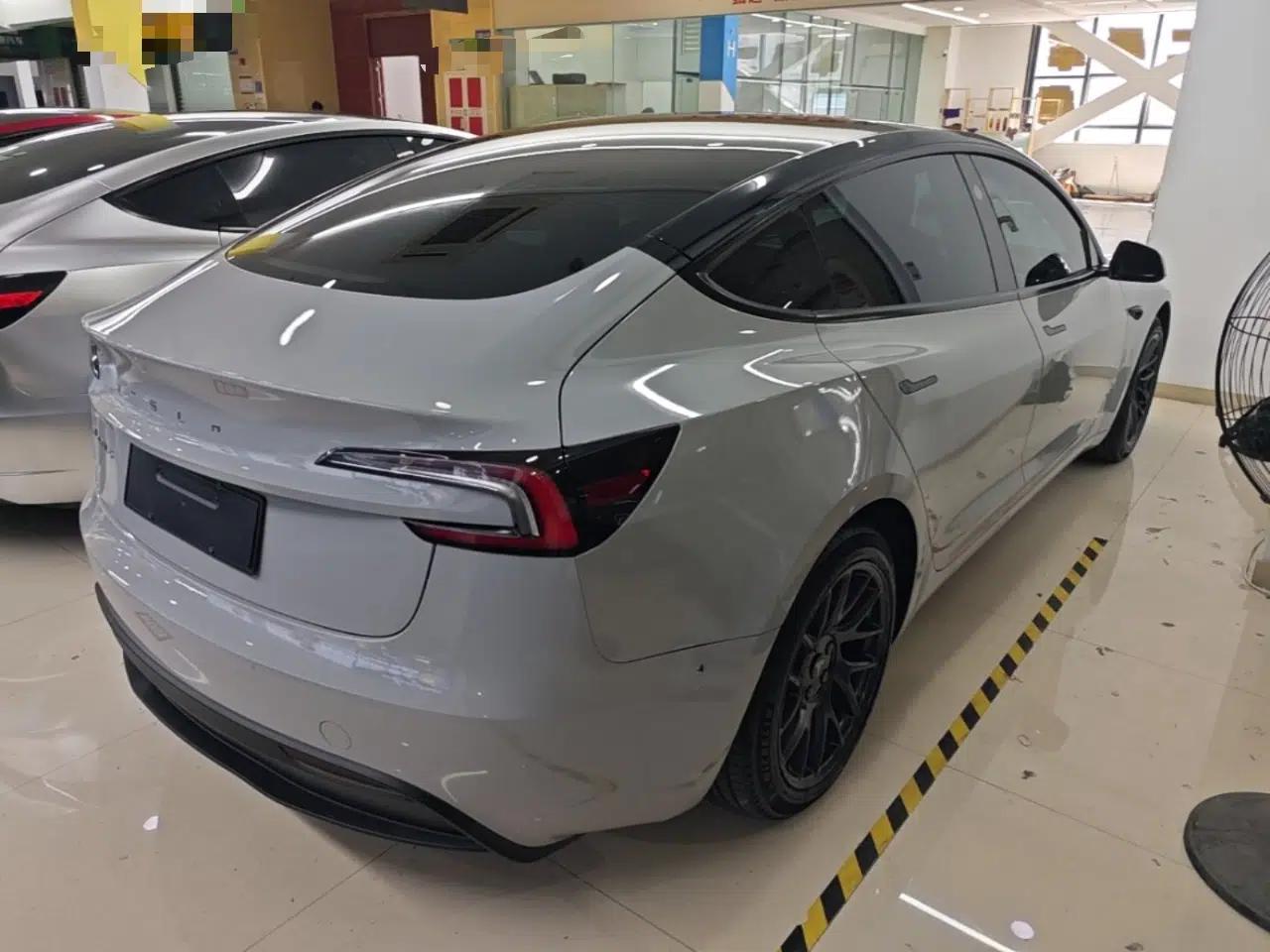 Tesla Model 3 2023 Rear-Wheel-Drive Version — миниатюра 6