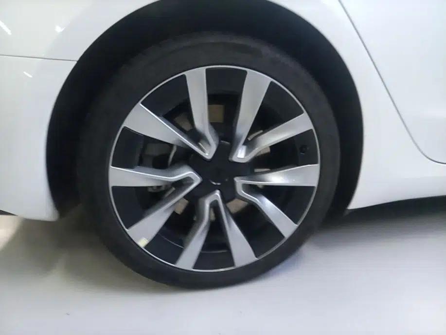 Tesla Model 3 2025 Model Revised Long-Range Rear-Wheel-Drive Version — миниатюра 11