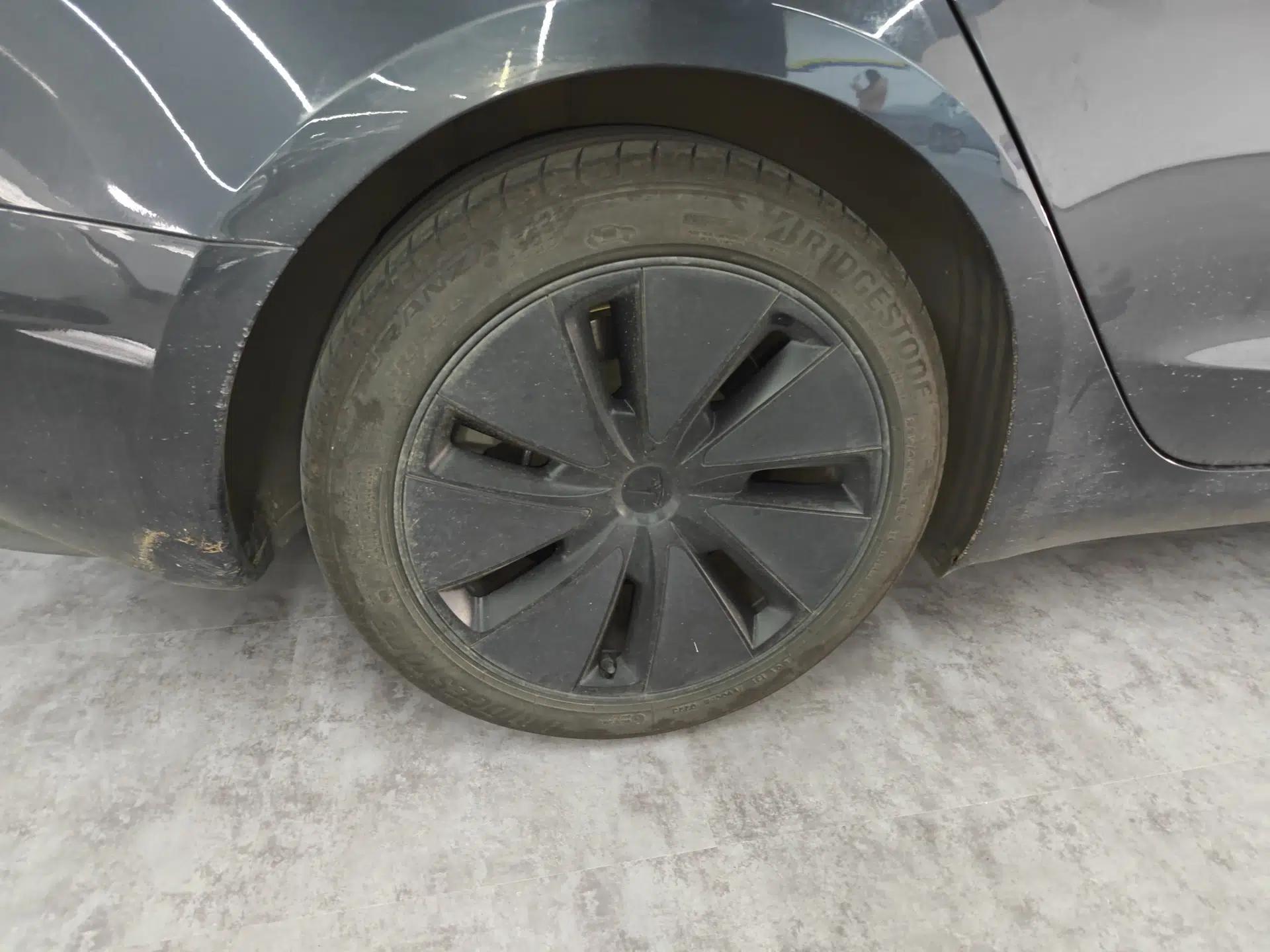 Tesla Model 3 2025 Rear-Wheel-Drive Version — миниатюра 11