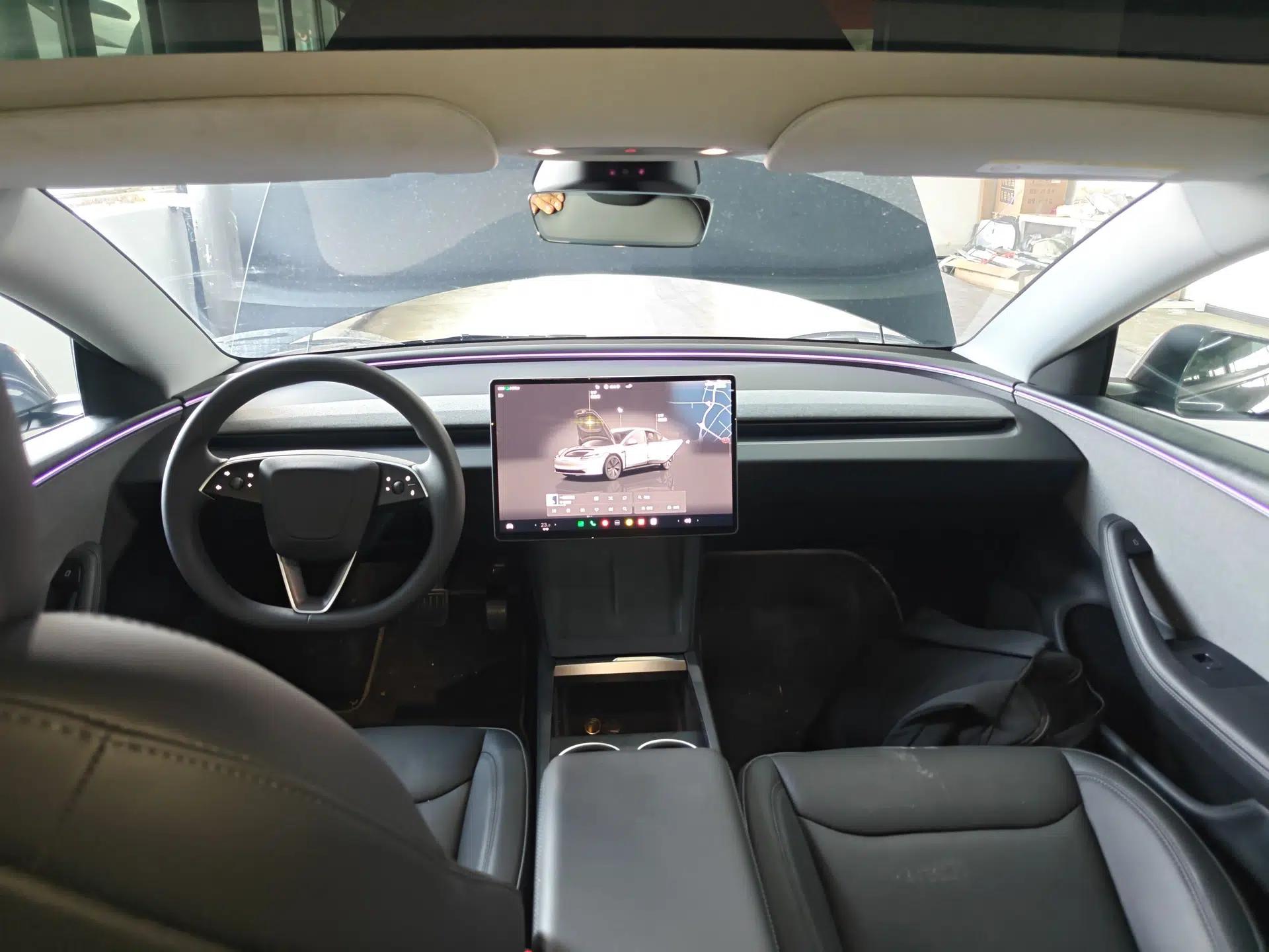 Tesla Model 3 2025 Rear-Wheel-Drive Version — миниатюра 12