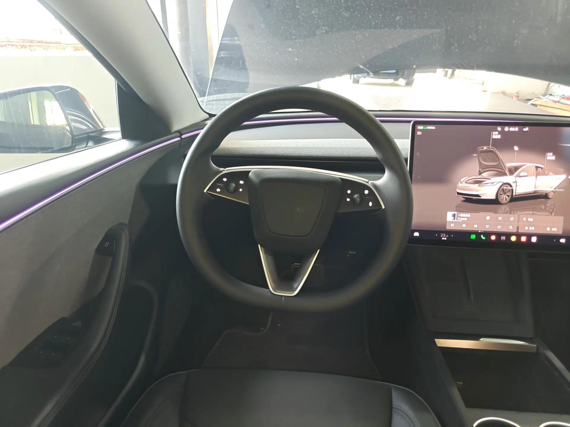 Tesla Model 3 2025 Rear-Wheel-Drive Version — миниатюра 13