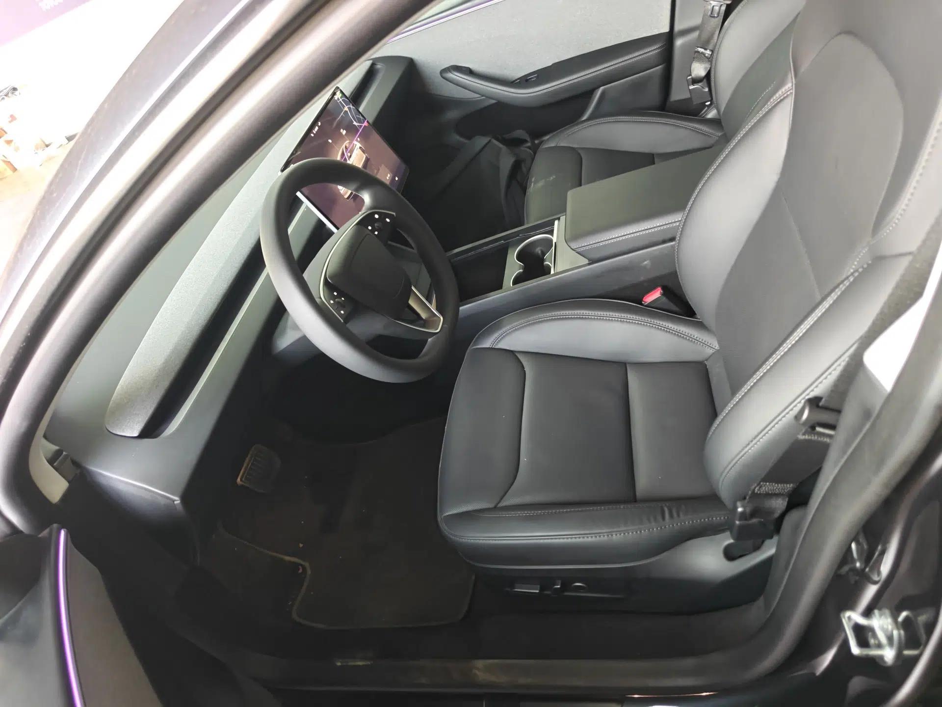 Tesla Model 3 2025 Rear-Wheel-Drive Version — миниатюра 17