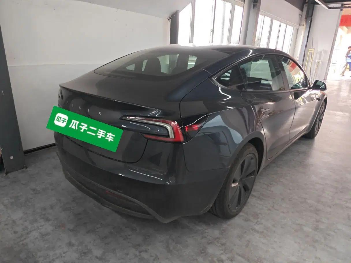 Tesla Model 3 2025 Rear-Wheel-Drive Version — миниатюра 4