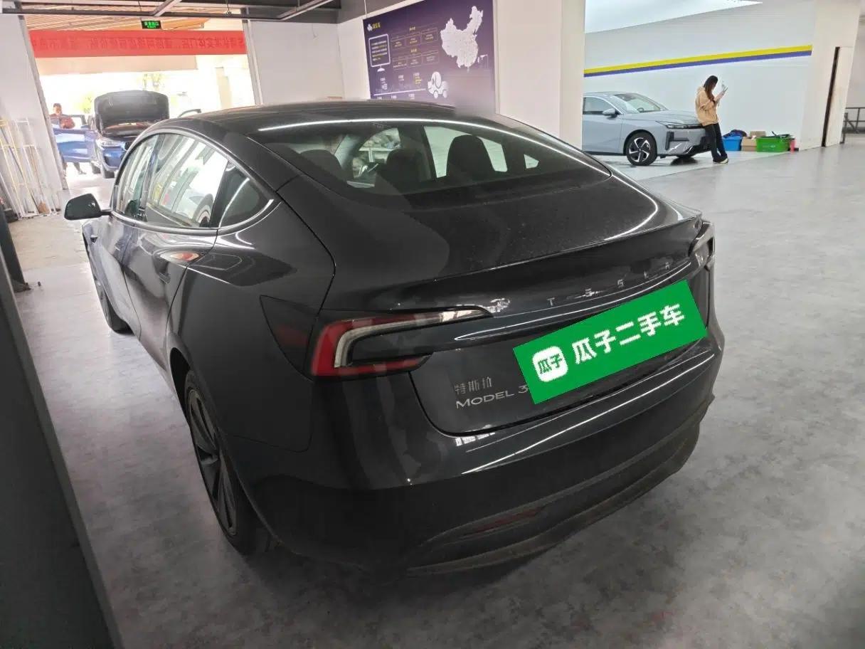 Tesla Model 3 2025 Rear-Wheel-Drive Version — миниатюра 8