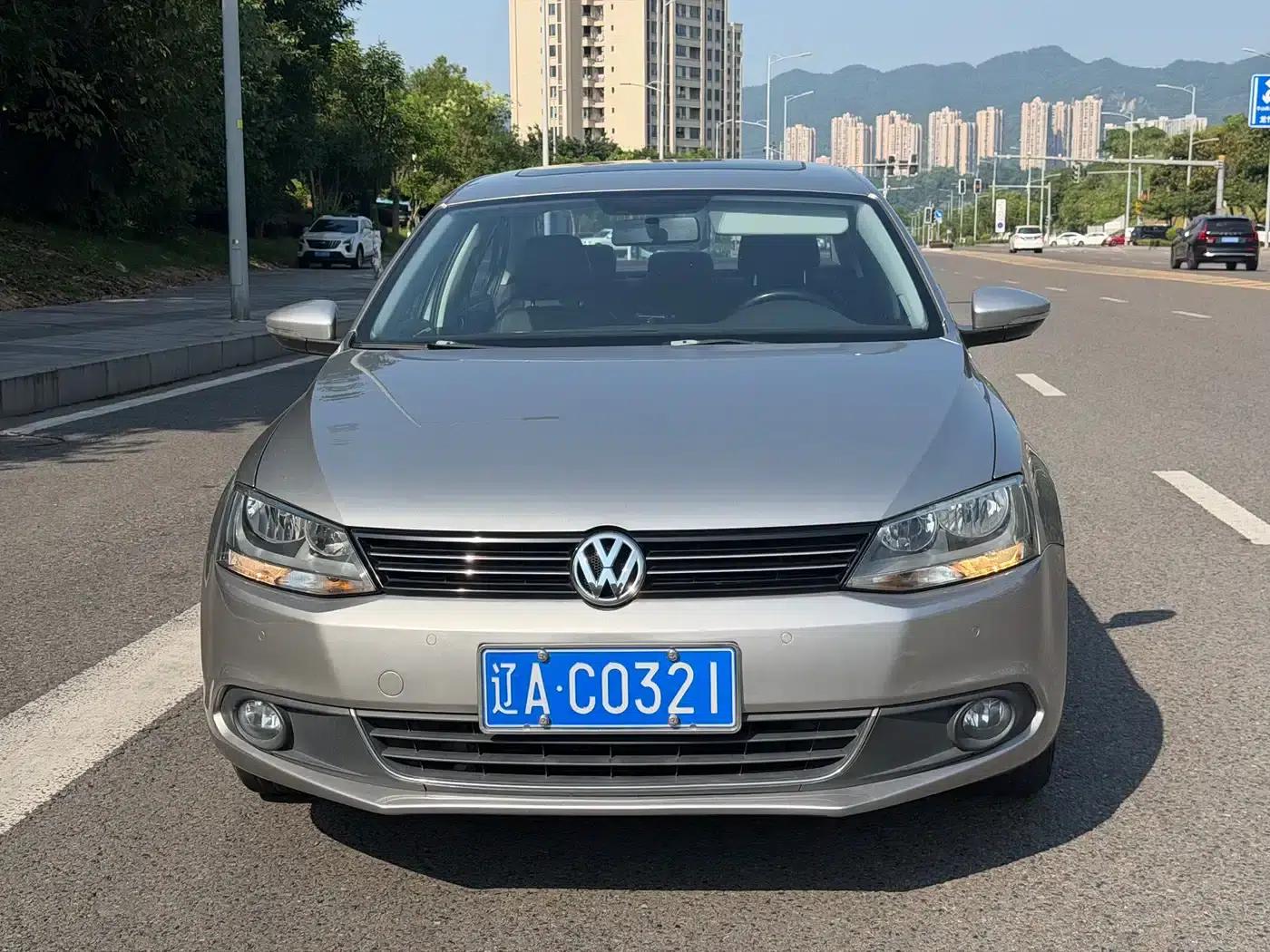 2014 Volkswagen Sagitar 1.4TSI Automatic Luxury — миниатюра 3