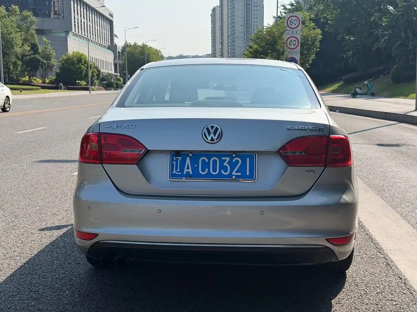 2014 Volkswagen Sagitar 1.4TSI Automatic Luxury — миниатюра 6