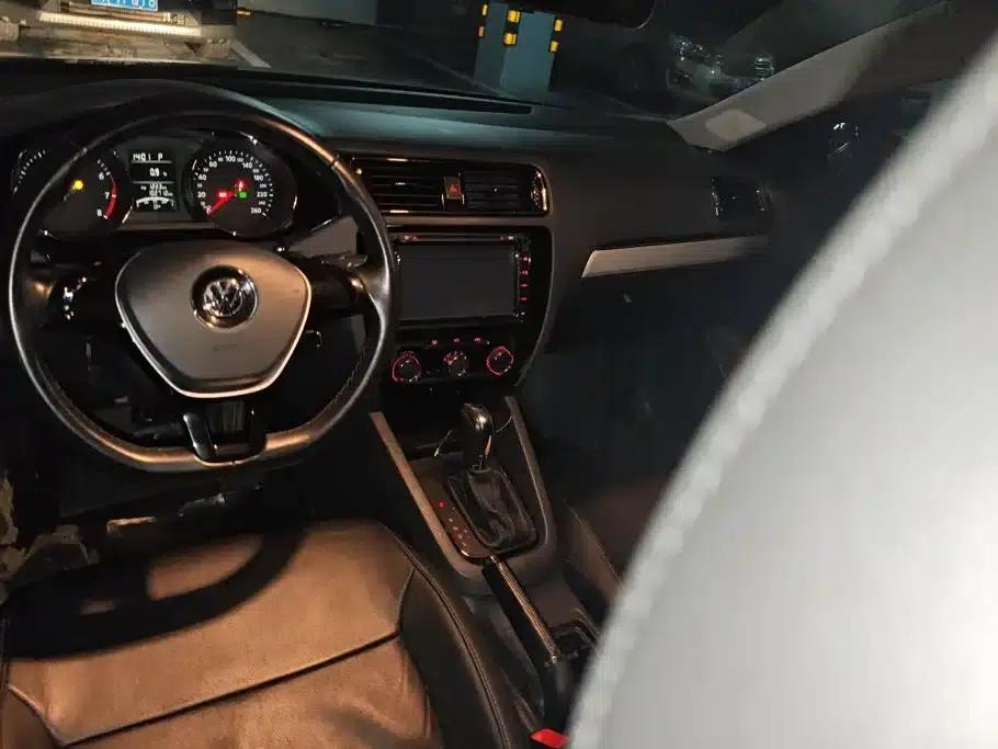 2015 Volkswagen Sagitar 1.6L Automatic Comfort Model — миниатюра 12