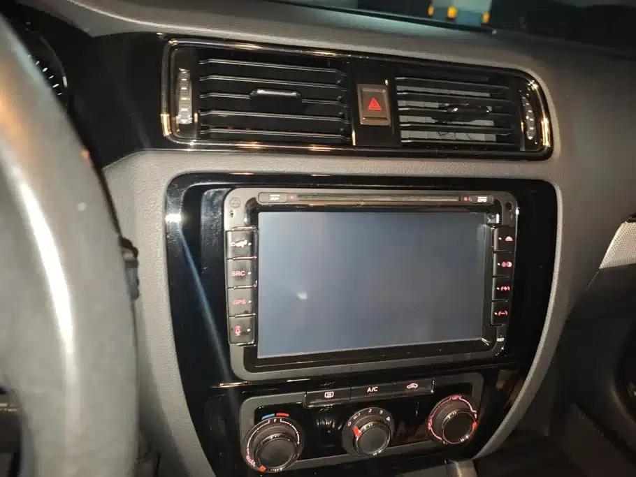 2015 Volkswagen Sagitar 1.6L Automatic Comfort Model — миниатюра 13