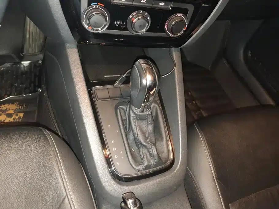 2015 Volkswagen Sagitar 1.6L Automatic Comfort Model — миниатюра 16