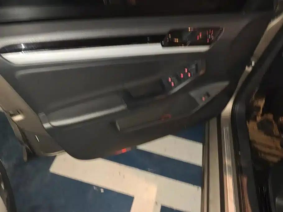 2015 Volkswagen Sagitar 1.6L Automatic Comfort Model — миниатюра 7