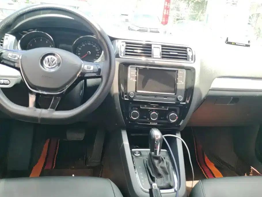 2015 Volkswagen Sagitar 1.6L Automatic Comfort Model — миниатюра 12
