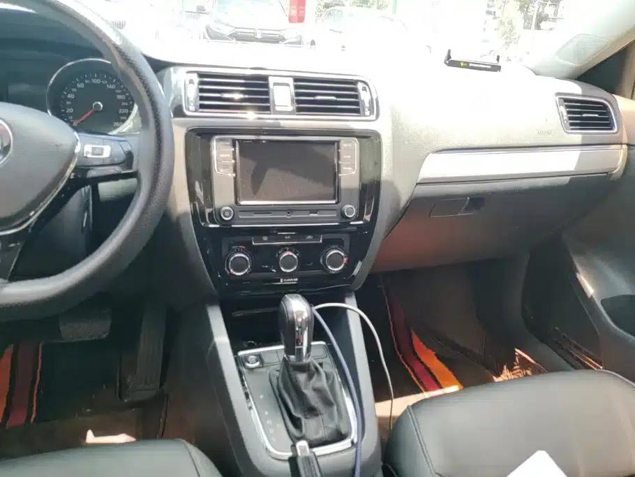 2015 Volkswagen Sagitar 1.6L Automatic Comfort Model — миниатюра 13