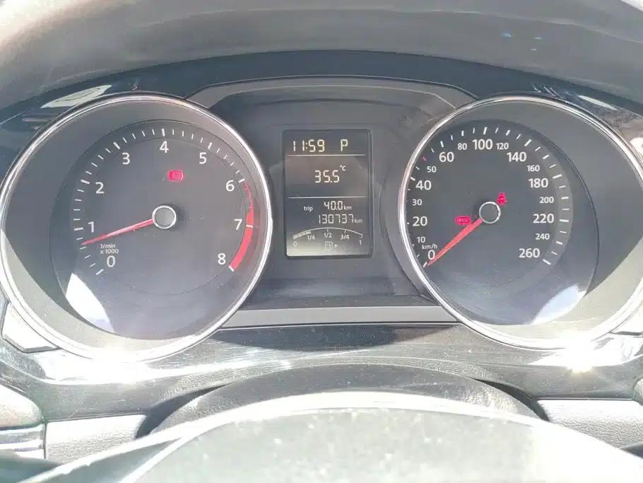 2015 Volkswagen Sagitar 1.6L Automatic Comfort Model — миниатюра 14