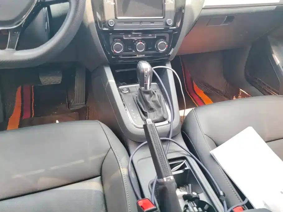 2015 Volkswagen Sagitar 1.6L Automatic Comfort Model — миниатюра 16