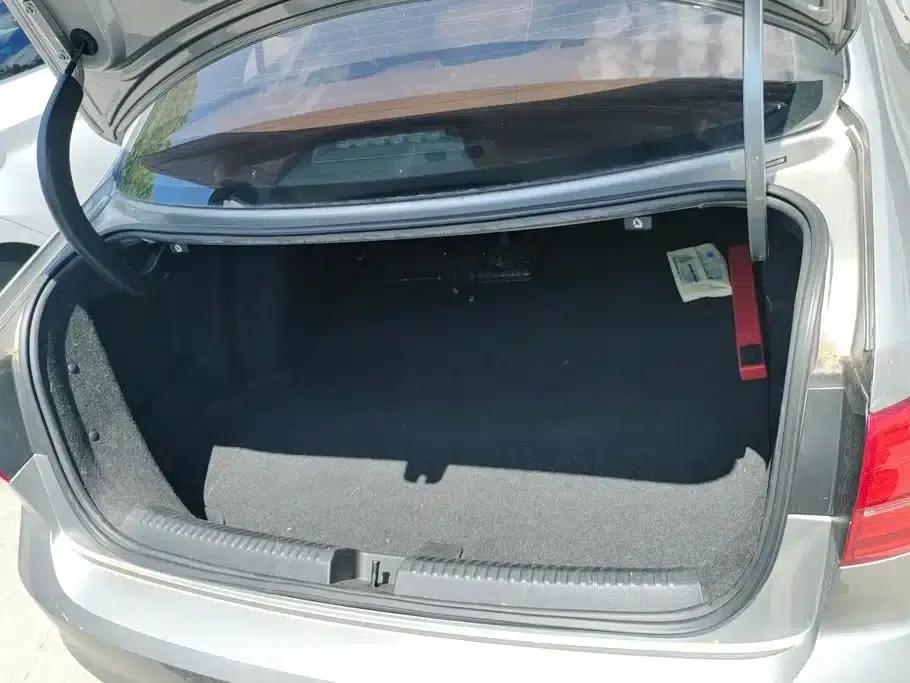 2015 Volkswagen Sagitar 1.6L Automatic Comfort Model — миниатюра 4