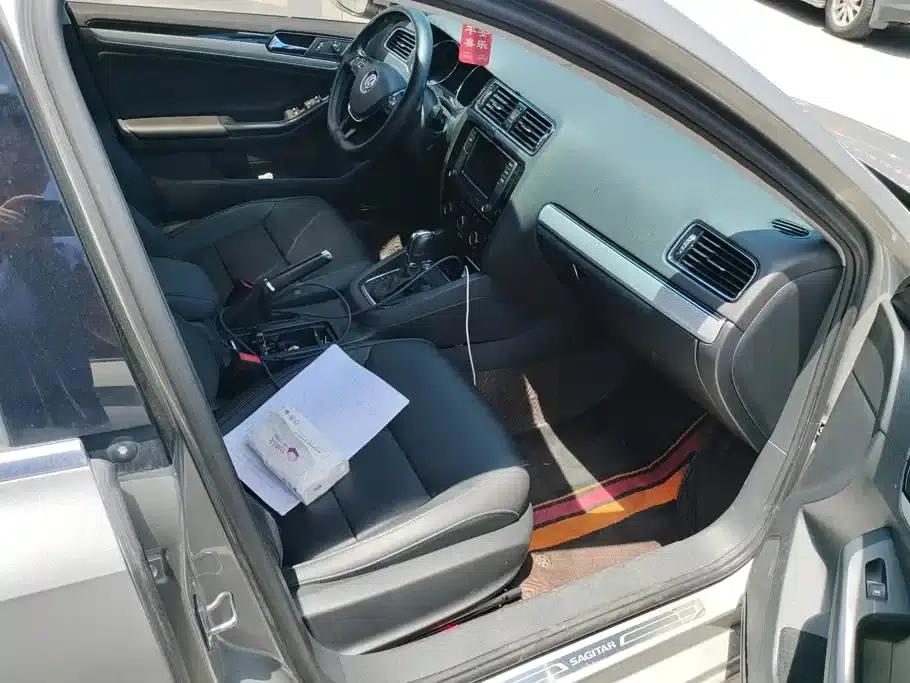 2015 Volkswagen Sagitar 1.6L Automatic Comfort Model — миниатюра 8