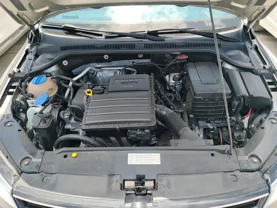 2015 Volkswagen Sagitar 1.6L Automatic Comfort Model — миниатюра 10