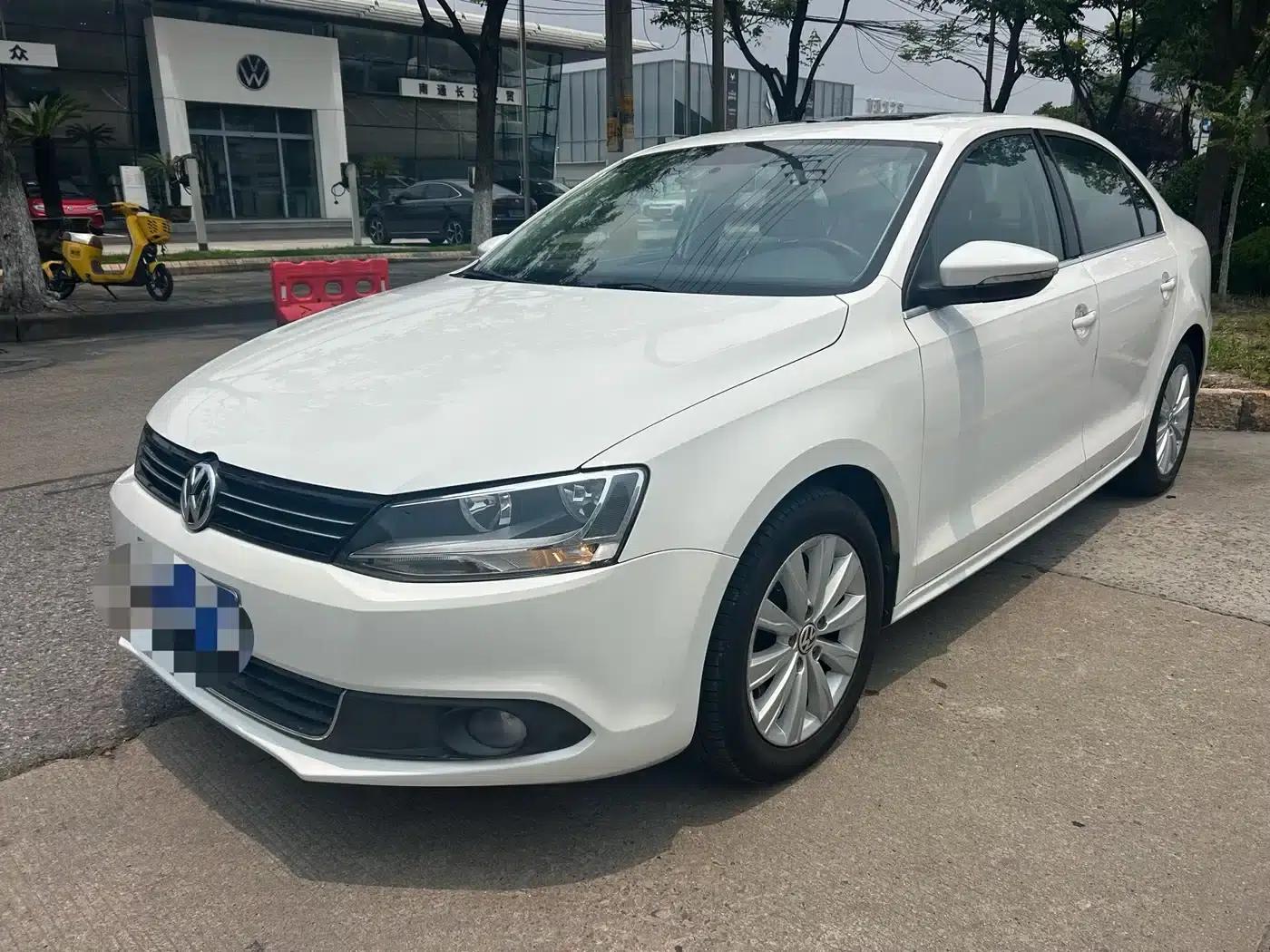 2014 Volkswagen Sagitar Facelift 1.6L Automatic Comfort Model — миниатюра 1