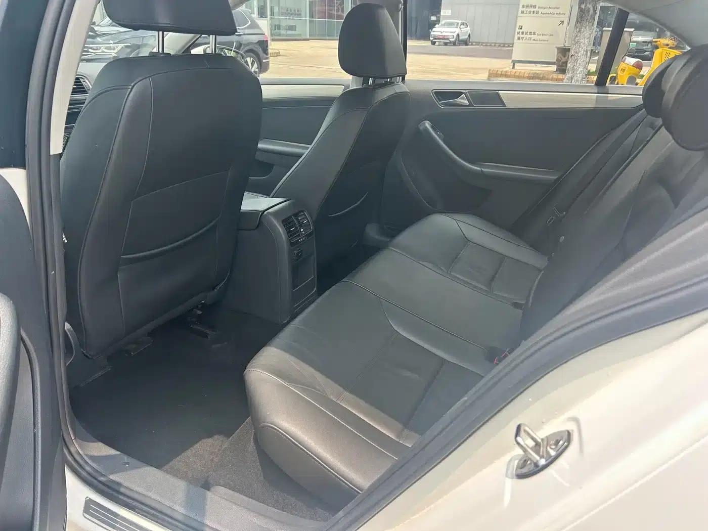 2014 Volkswagen Sagitar Facelift 1.6L Automatic Comfort Model — миниатюра 4