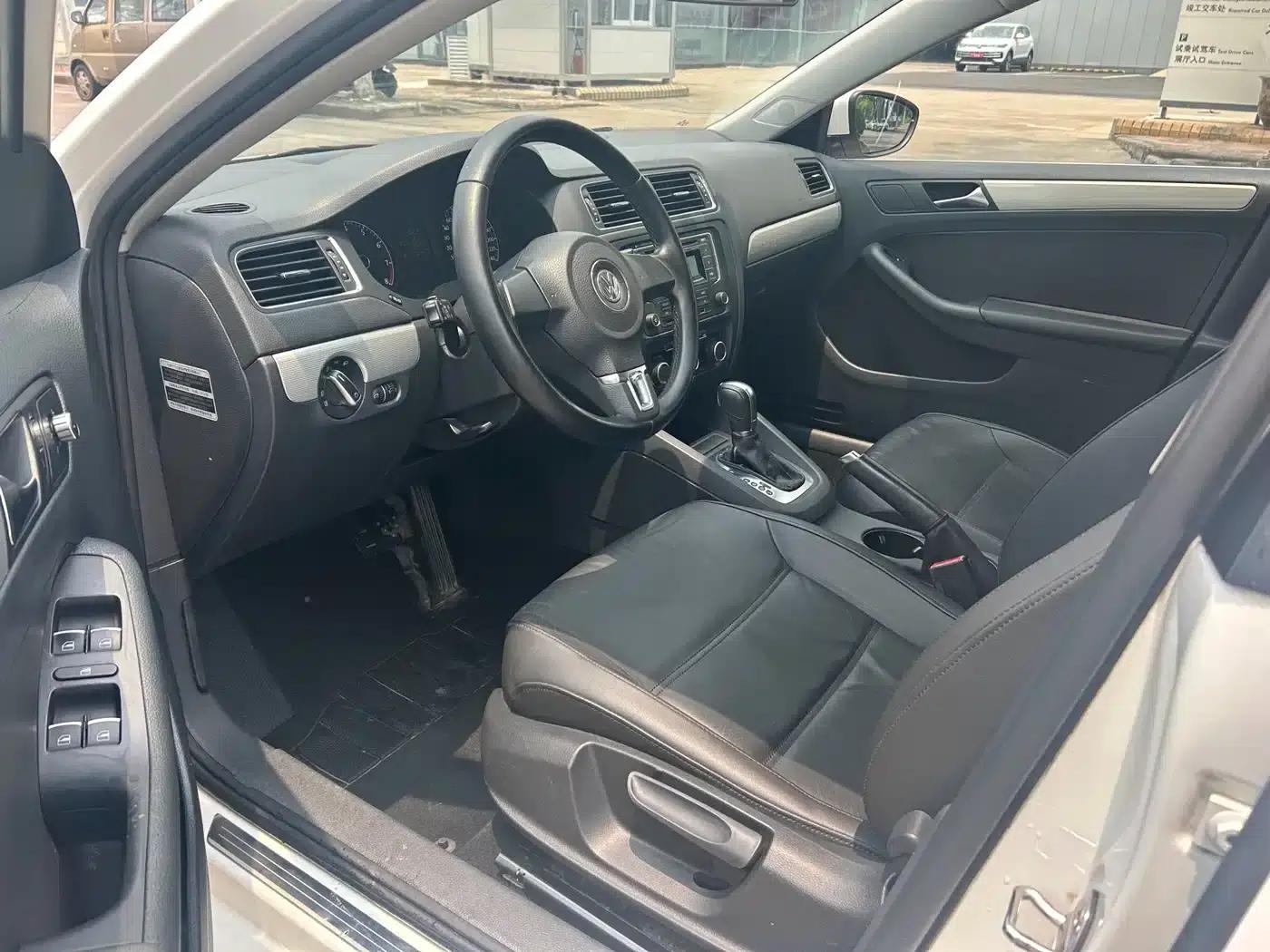 2014 Volkswagen Sagitar Facelift 1.6L Automatic Comfort Model — миниатюра 6
