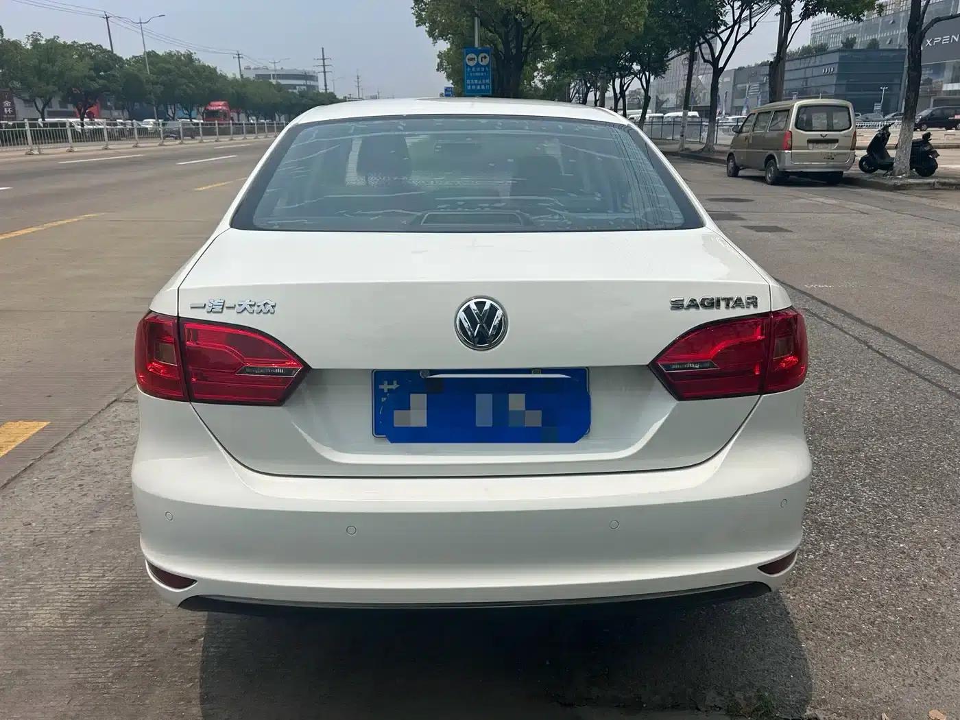 2014 Volkswagen Sagitar Facelift 1.6L Automatic Comfort Model — миниатюра 8