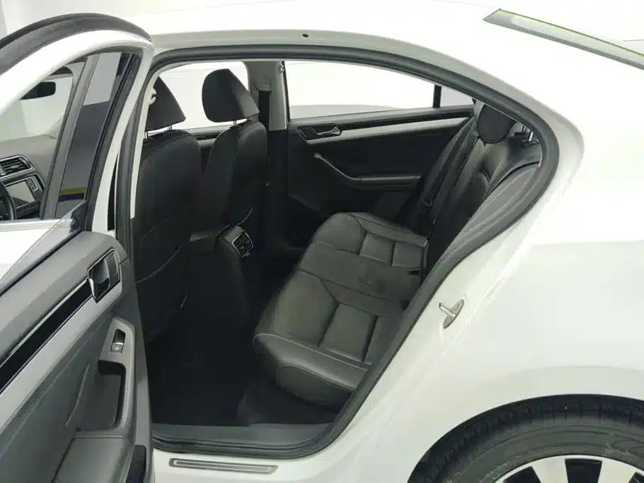 2018 Volkswagen Sagitar 1.6L Automatic Comfort Model — миниатюра 11