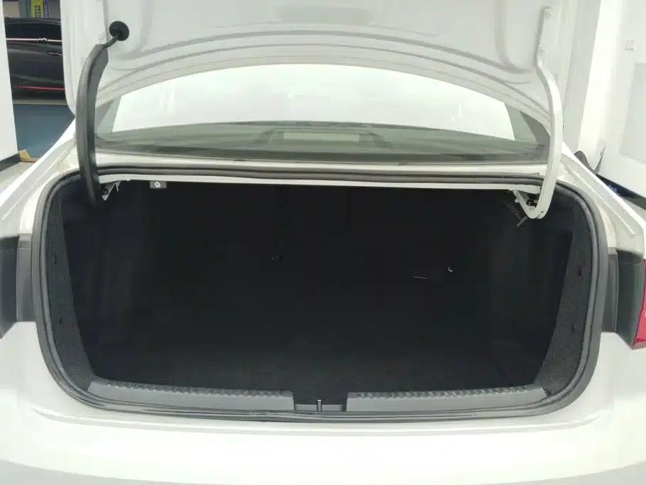 2018 Volkswagen Sagitar 1.6L Automatic Comfort Model — миниатюра 4
