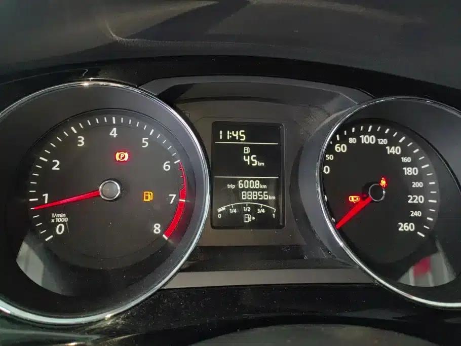 2015 Volkswagen Sagitar 1.6L Manual Comfort Edition — миниатюра 14