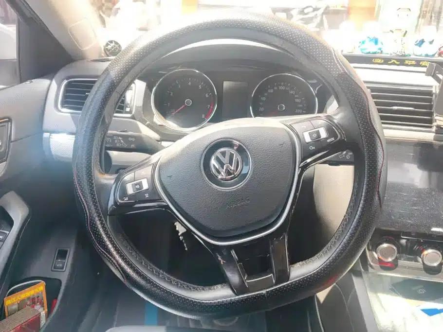 2015 Volkswagen Sagitar 1.6L Manual Comfort Edition — миниатюра 15