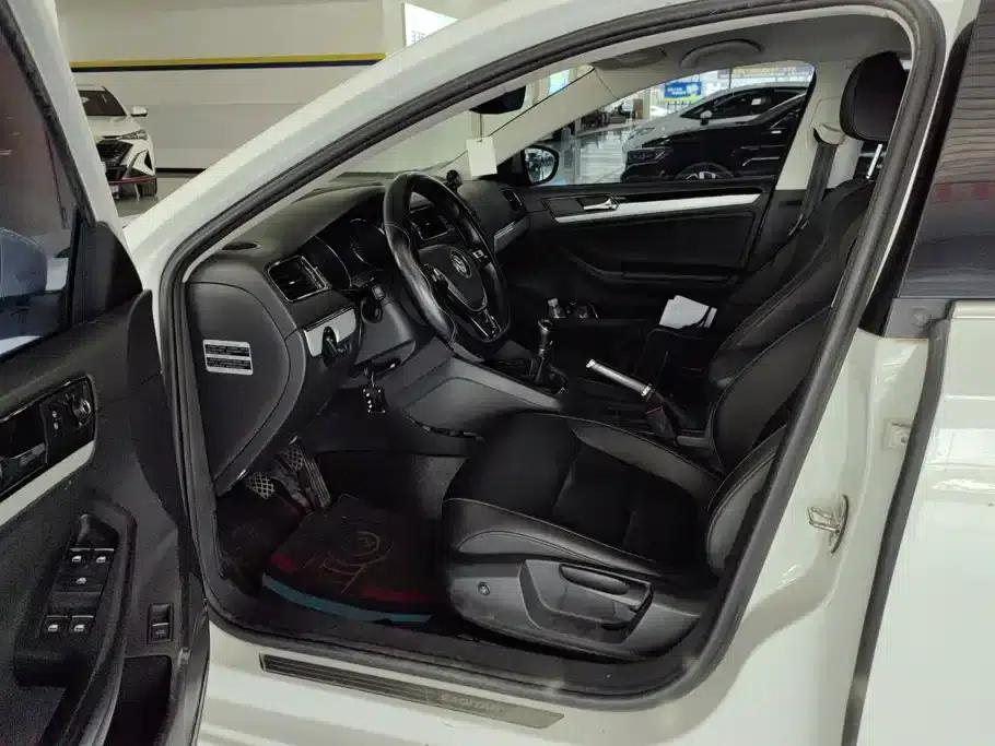 2015 Volkswagen Sagitar 1.6L Manual Comfort Edition — миниатюра 9