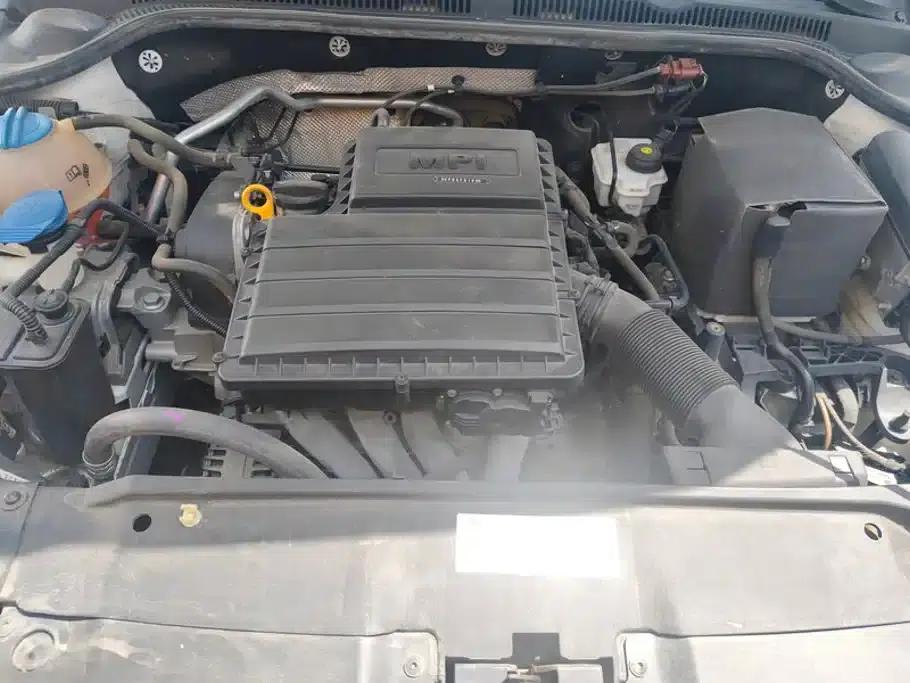 2015 Volkswagen Sagitar 1.6L Manual Comfort Edition — миниатюра 10