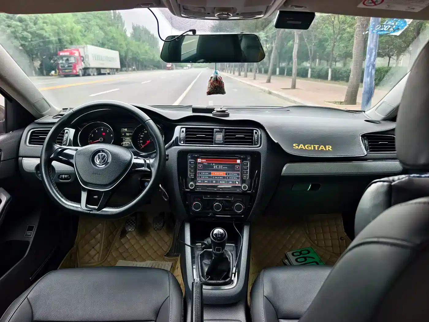 2015 Volkswagen Sagitar 1.6L Manual Comfort Edition — миниатюра 8