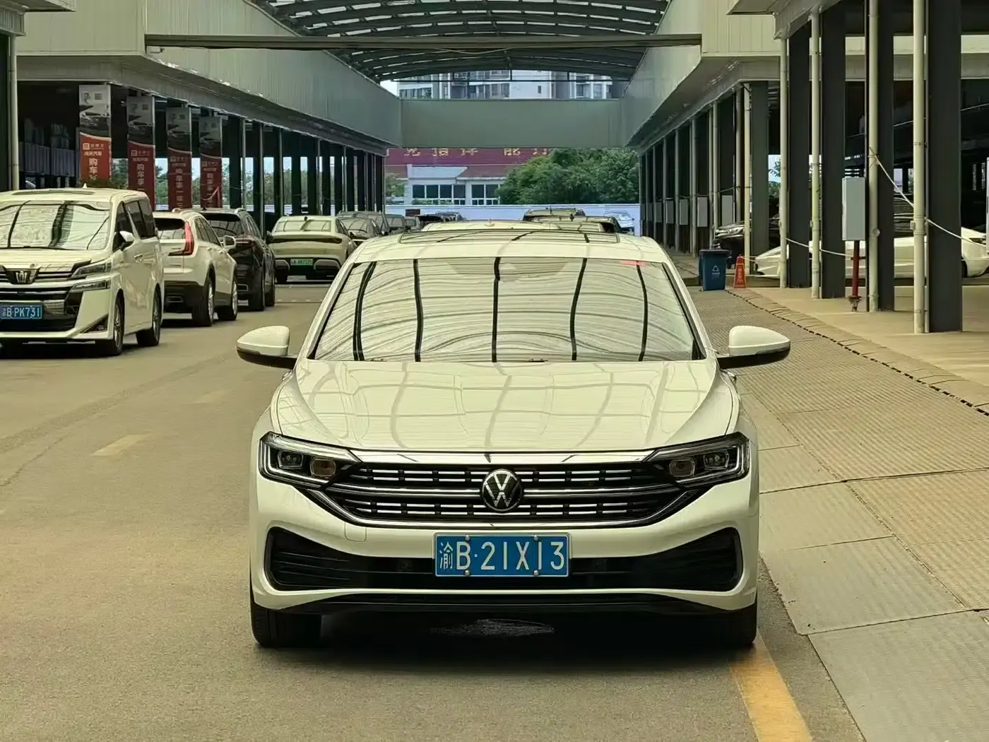 2023 Volkswagen Sagitar 300TSI DSG Super Edition — миниатюра 2