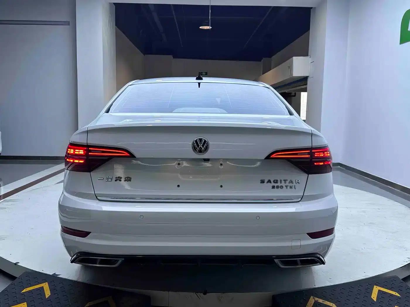 2021 Volkswagen Sagitar 280TSI DSG Excellence Edition — миниатюра 5