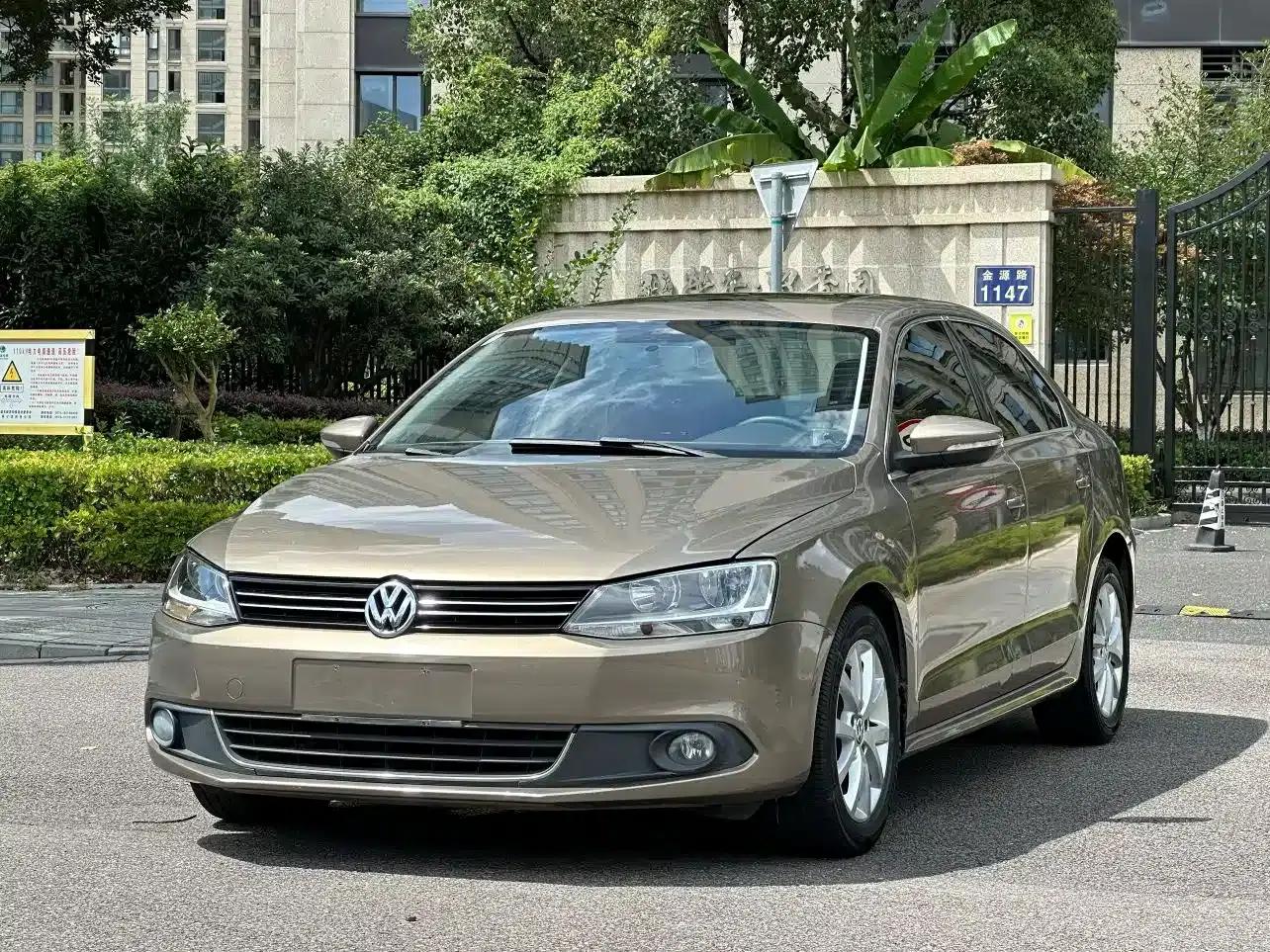 2012 Volkswagen Sagitar 1.6L Automatic Fashion Edition — миниатюра 1