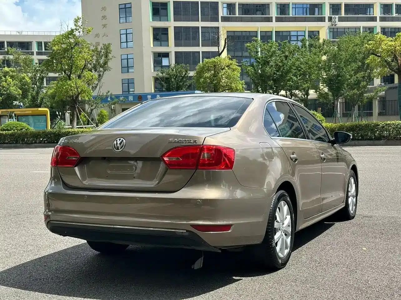 2012 Volkswagen Sagitar 1.6L Automatic Fashion Edition — миниатюра 4