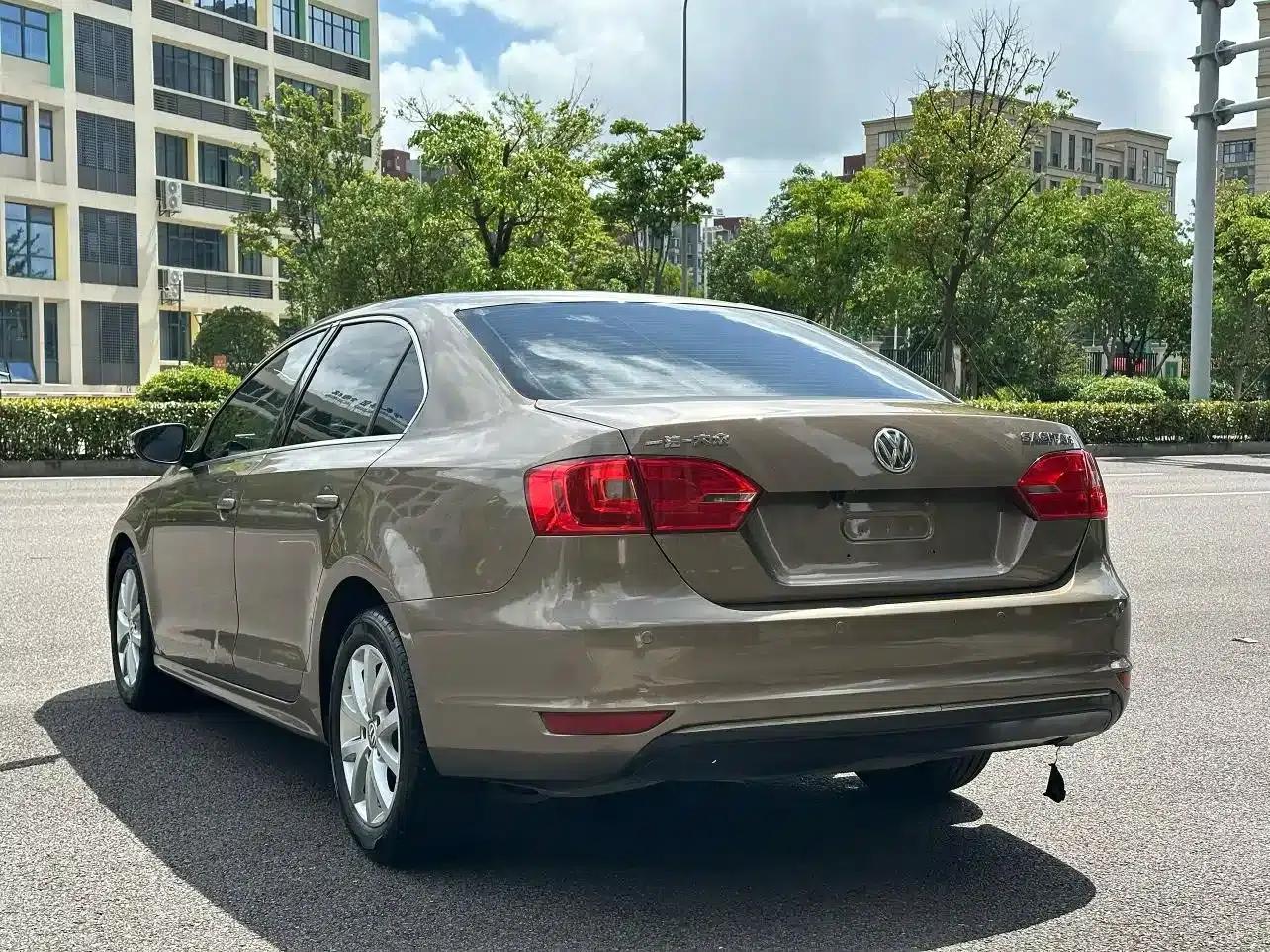 2012 Volkswagen Sagitar 1.6L Automatic Fashion Edition — миниатюра 6