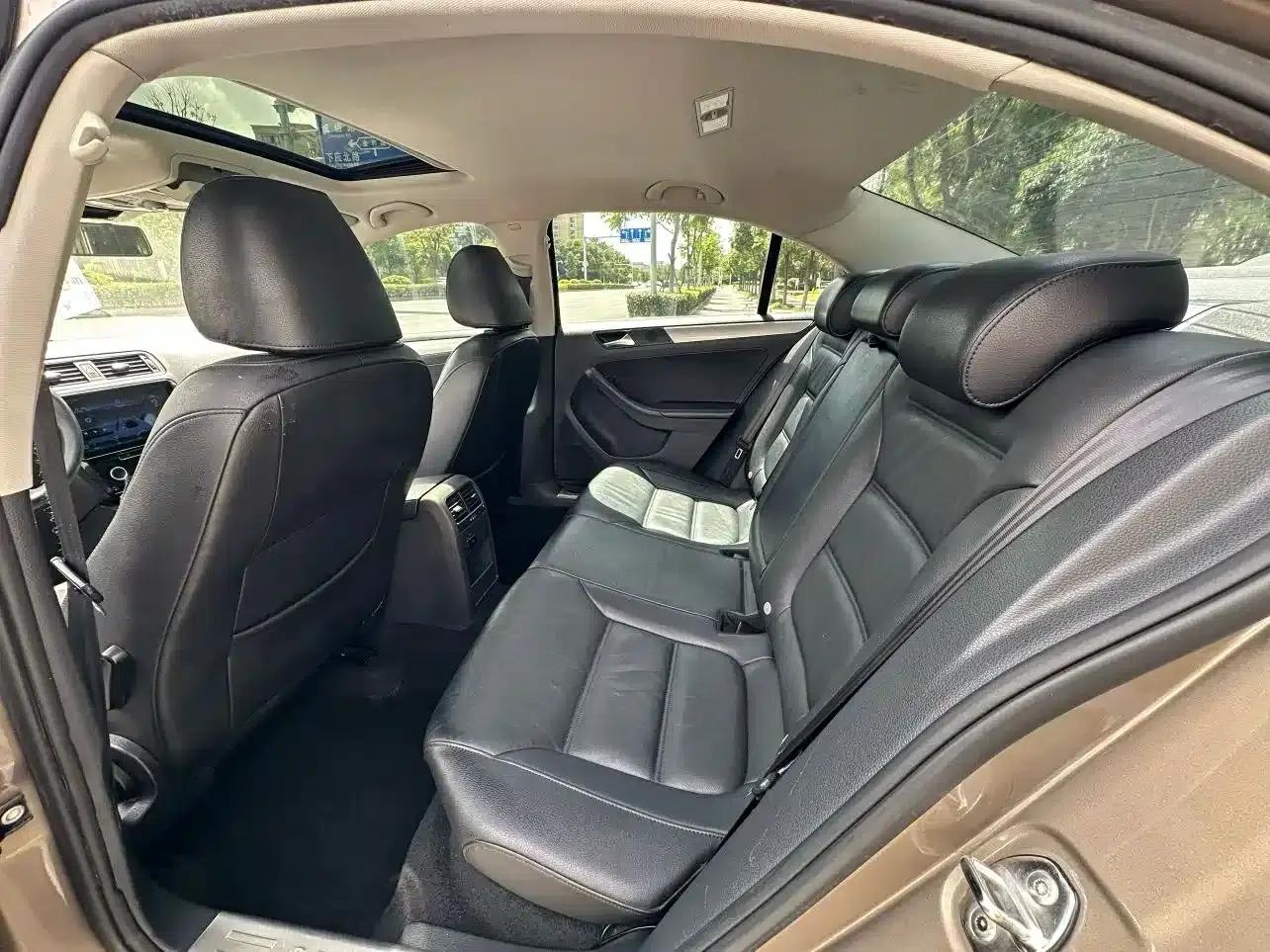 2012 Volkswagen Sagitar 1.6L Automatic Fashion Edition — миниатюра 9