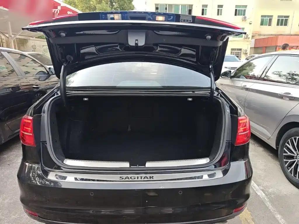 2018 Volkswagen Sagitar 1.6L Automatic Comfort Model — миниатюра 19