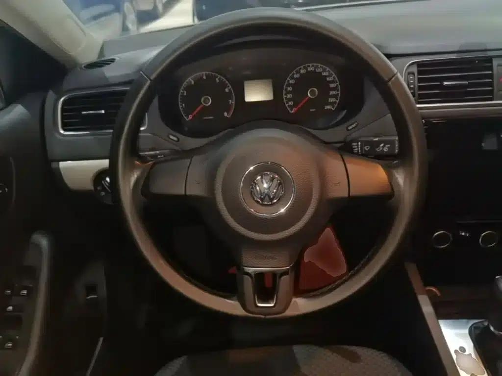 2014 Volkswagen Sagitar Facelift 1.6L Automatic Leading Edition — миниатюра 11