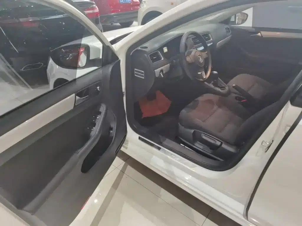 2014 Volkswagen Sagitar Facelift 1.6L Automatic Leading Edition — миниатюра 16