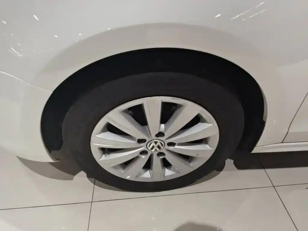 2014 Volkswagen Sagitar Facelift 1.6L Automatic Leading Edition — миниатюра 23
